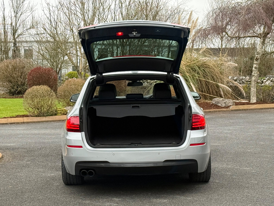 2016 BMW 5 Series - image 10