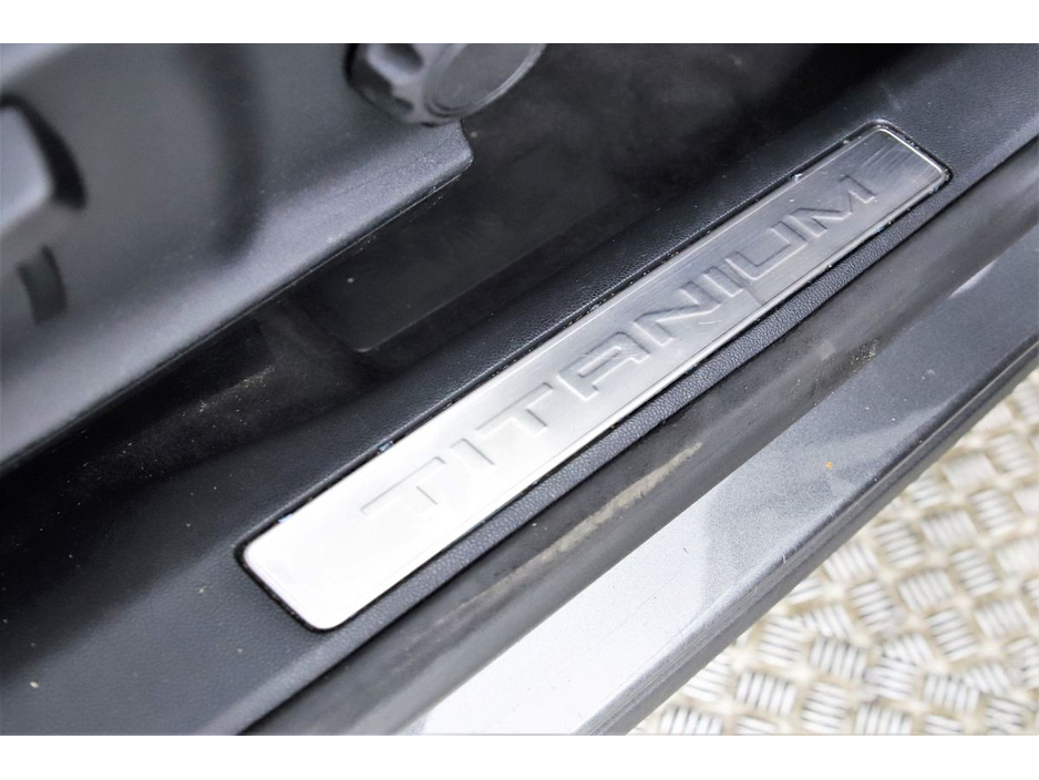 2020 Ford Kuga - image 16