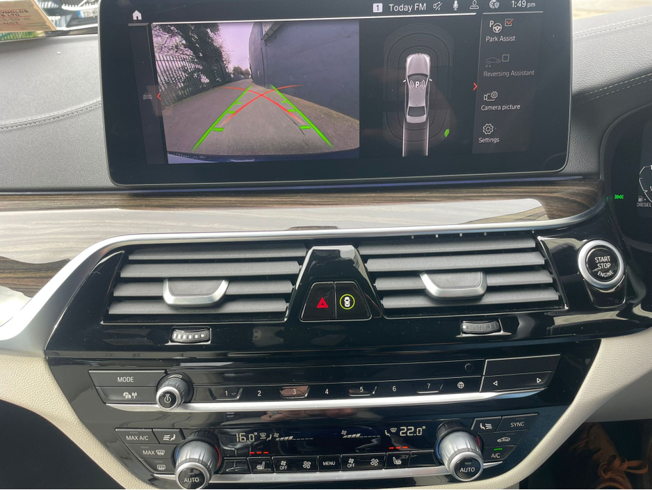 2021 BMW 5 Series - image 11