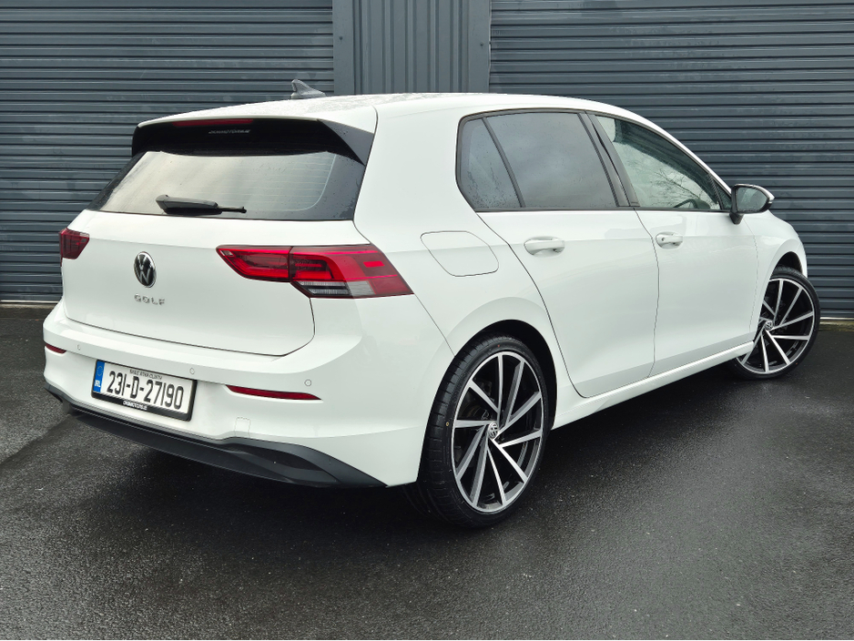 2023 Volkswagen Golf 2.0 TDI LIFE €26,995