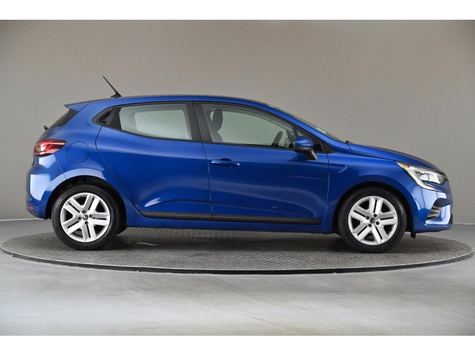 2022 Renault Clio - image 11