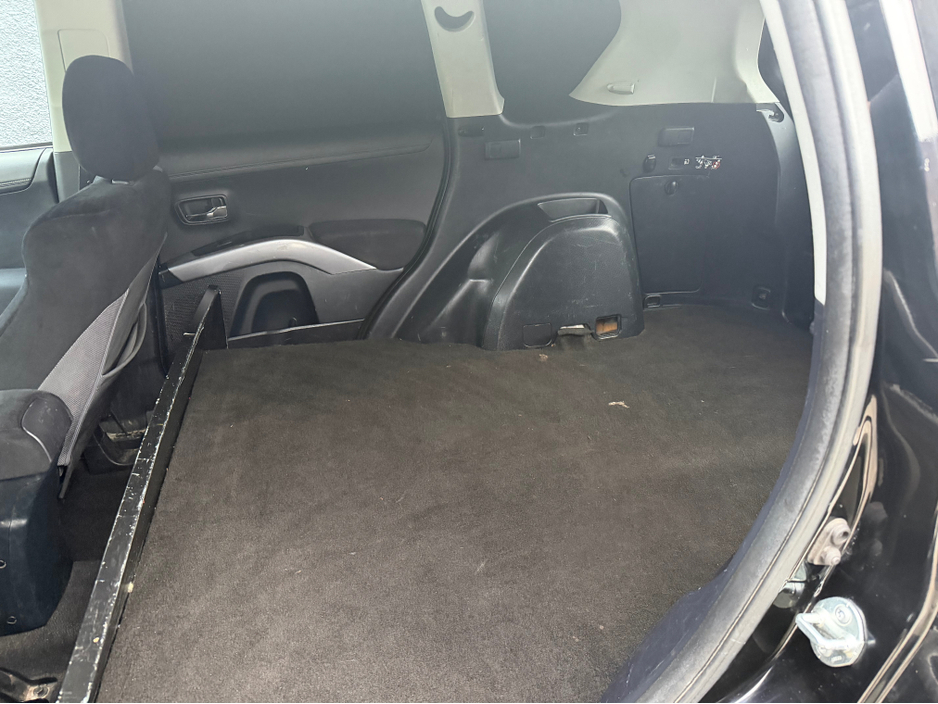 2012 Mitsubishi Outlander - image 11