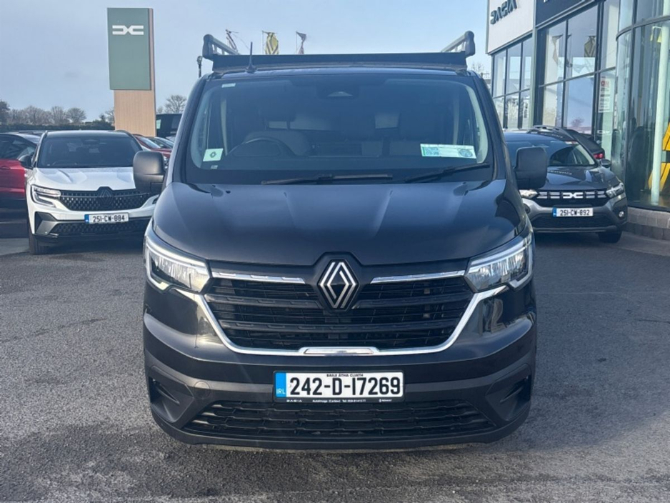 2024 Renault Trafic - image 2