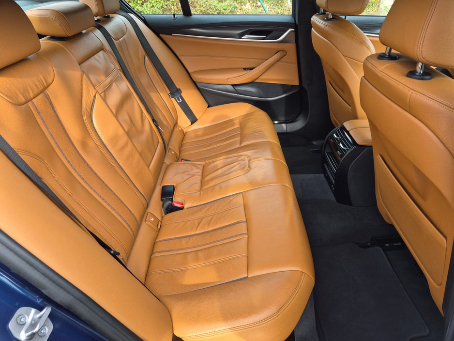 2022 BMW 5 Series - image 11