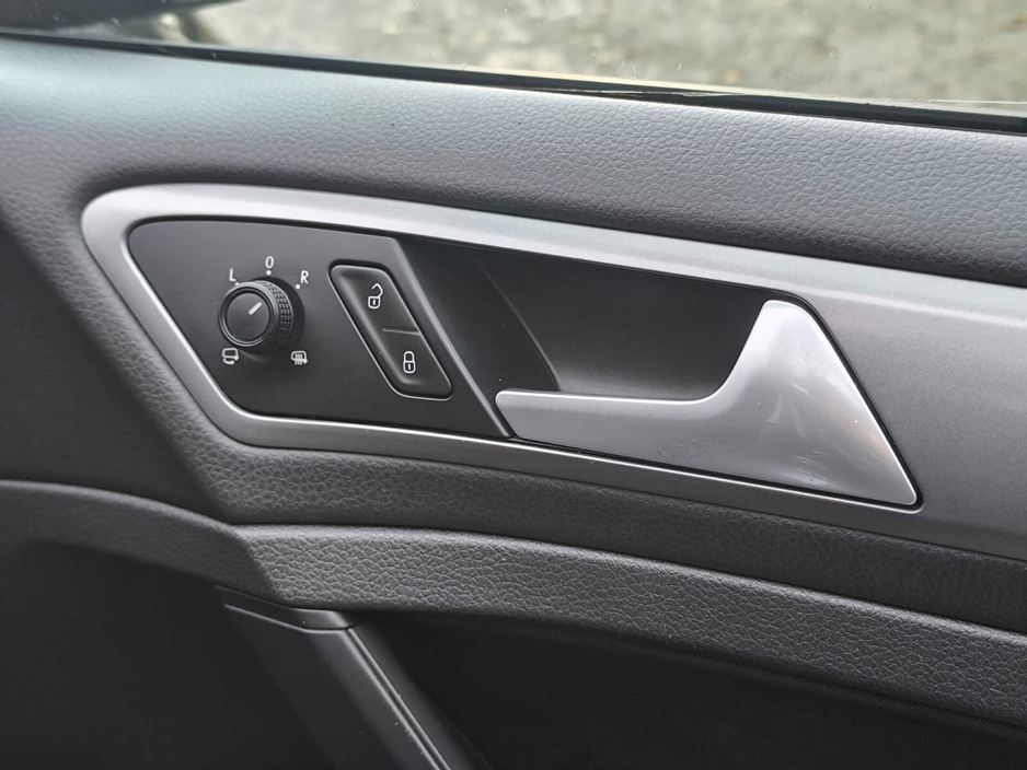 2014 Volkswagen Golf - image 24