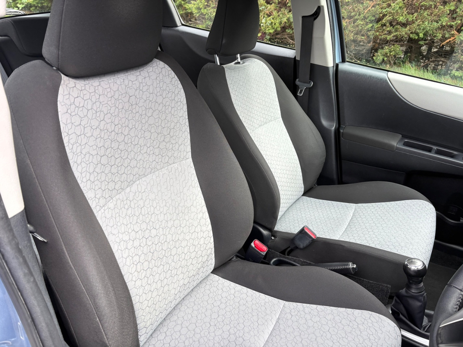 2012 Toyota Yaris - image 14