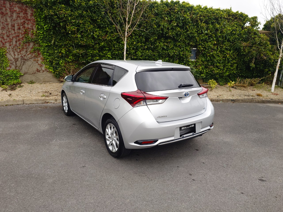 2016 Toyota Auris - image 6