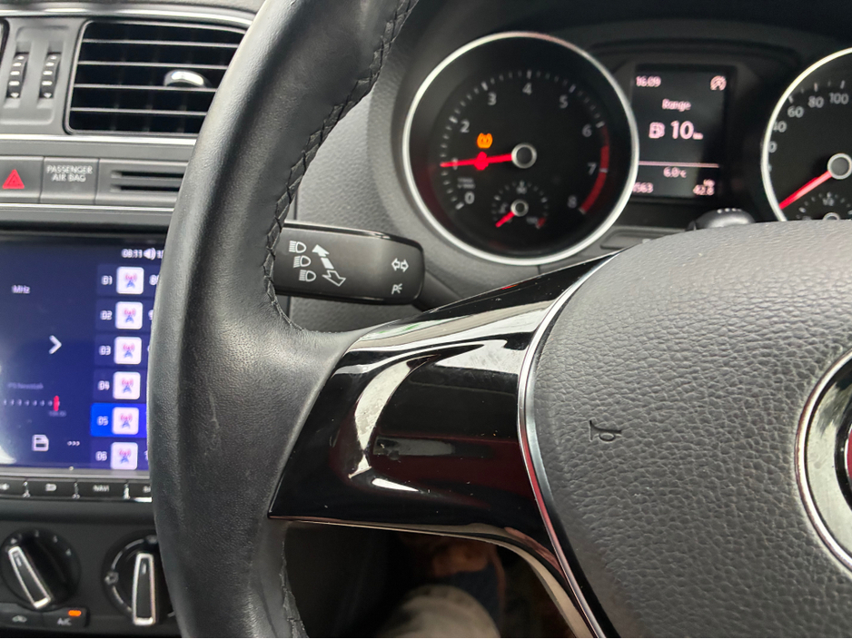 2014 Volkswagen Polo - image 18