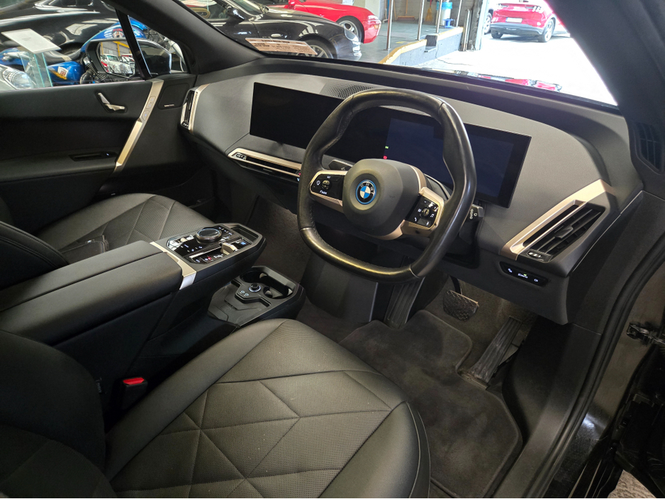 2022 BMW iX - image 3