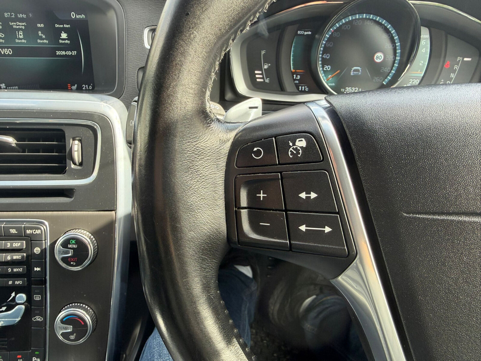 2015 Volvo V60 - image 11