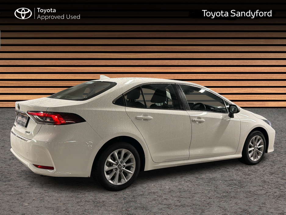 2023 Toyota Corolla HYBRID LUNA AUTO SALOON // TOYOTA SAFETY SENSE // REAR CAMERA // BLUETOOTH // AIR CON // TOYOTA WARRANTY €27,945