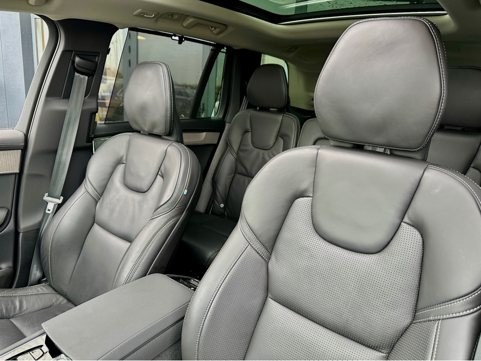 2025 Volvo XC90 - image 8