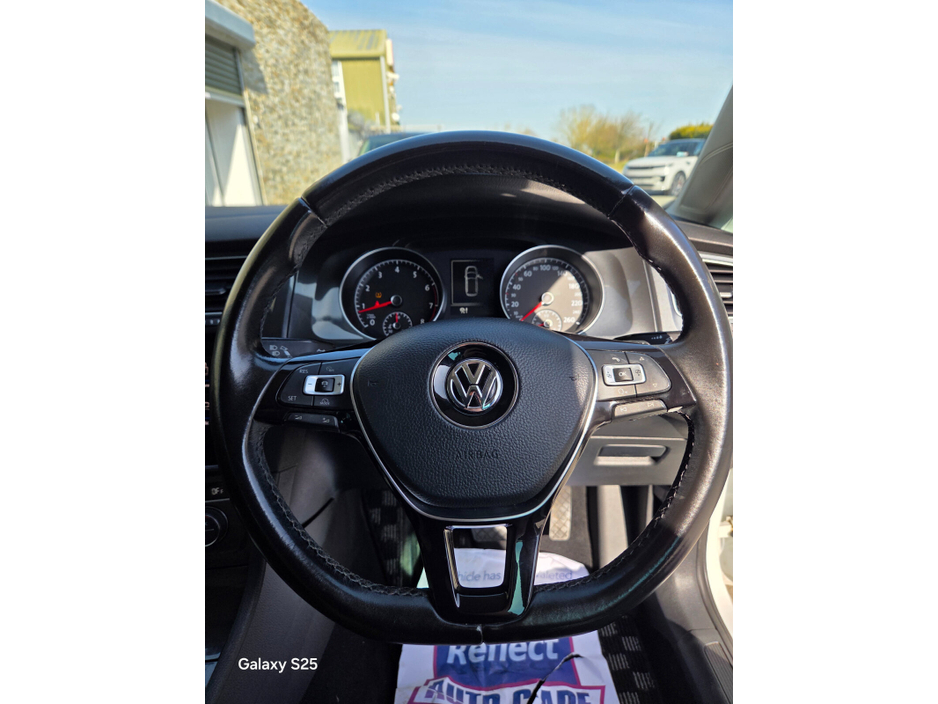 2017 Volkswagen Golf - image 15