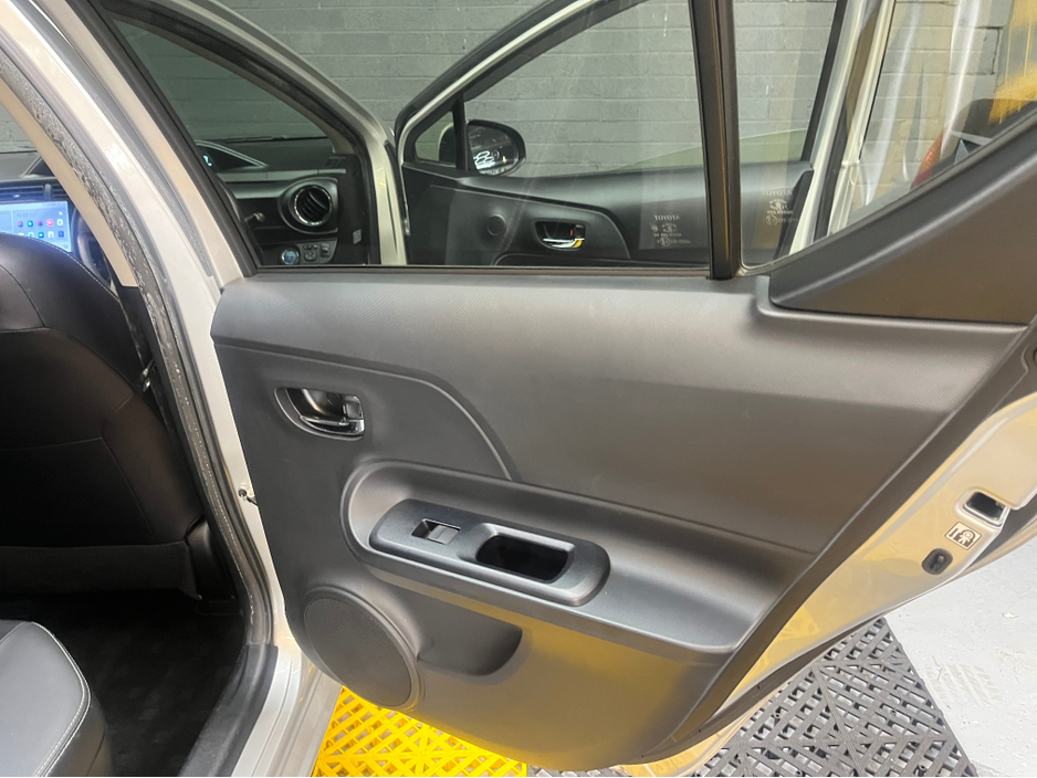 2014 Toyota Aqua - image 13