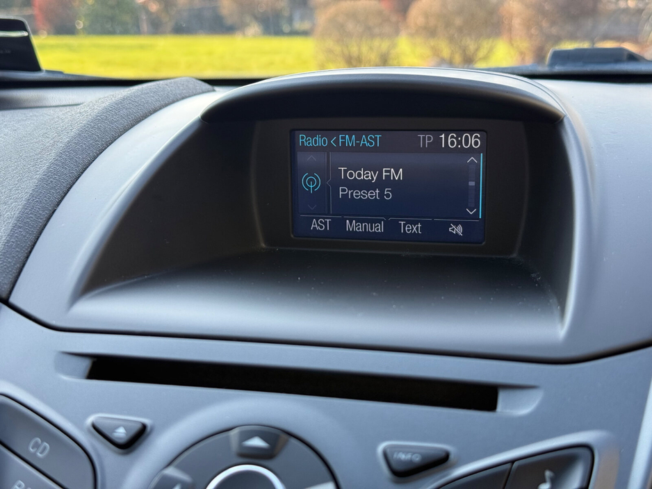 2017 Ford Fiesta - image 13