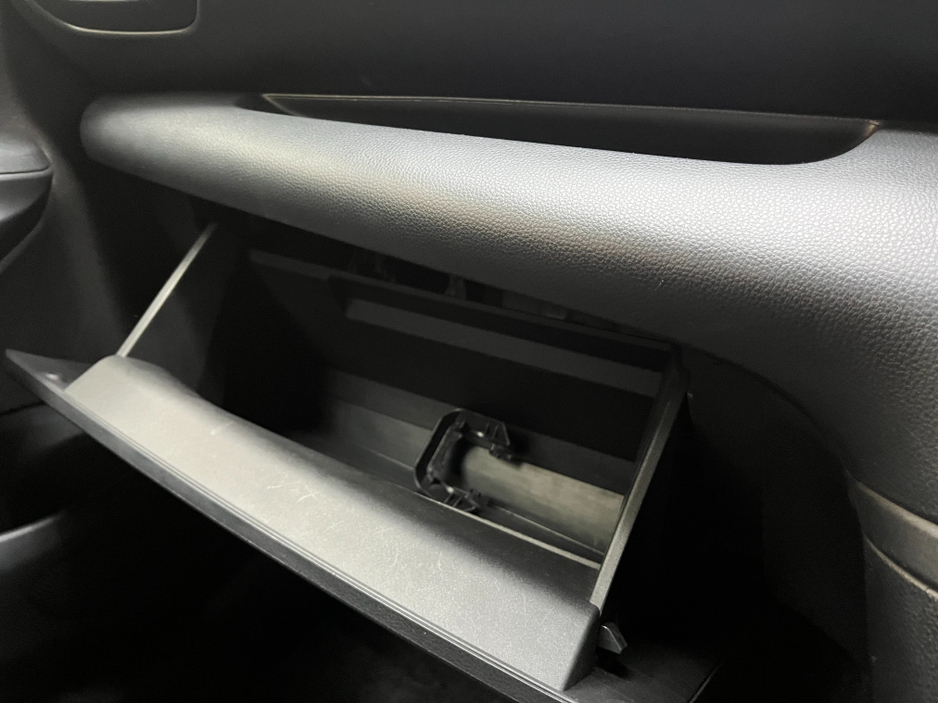 2022 Toyota Yaris - image 14