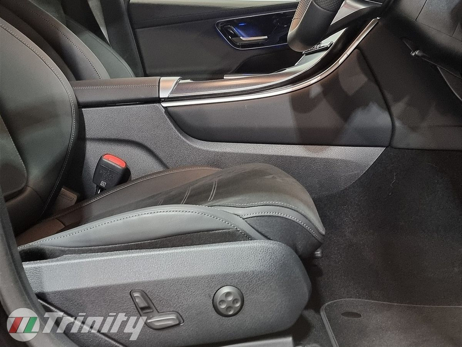 2025 Mercedes-Benz GLC Class - image 25