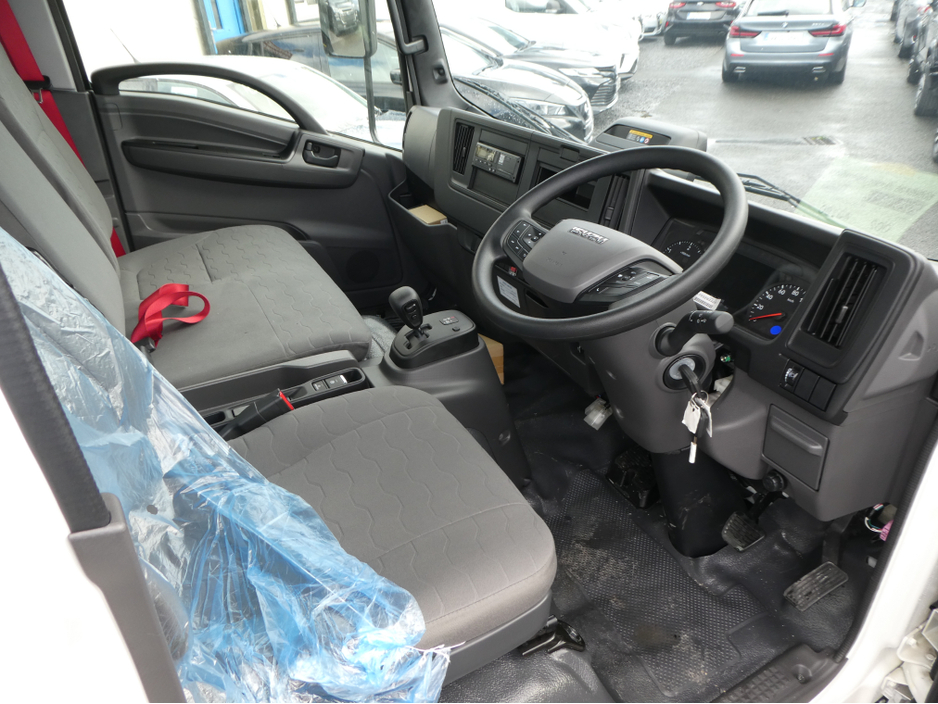 2026 Isuzu NPR - image 6