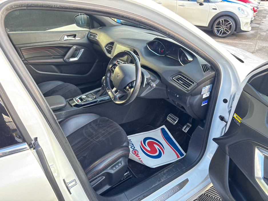 2016 Peugeot 308 - image 4