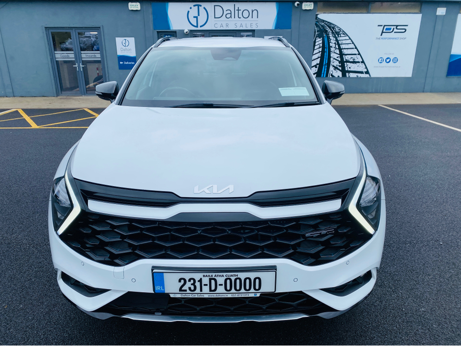 2023 Kia Sportage - image 2