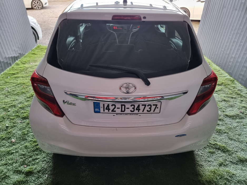 2014 Toyota Vitz - image 6