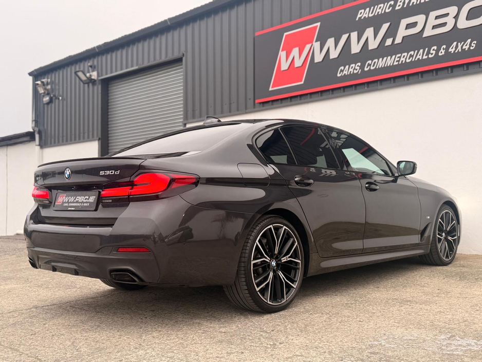 2022 BMW 5 Series - image 33