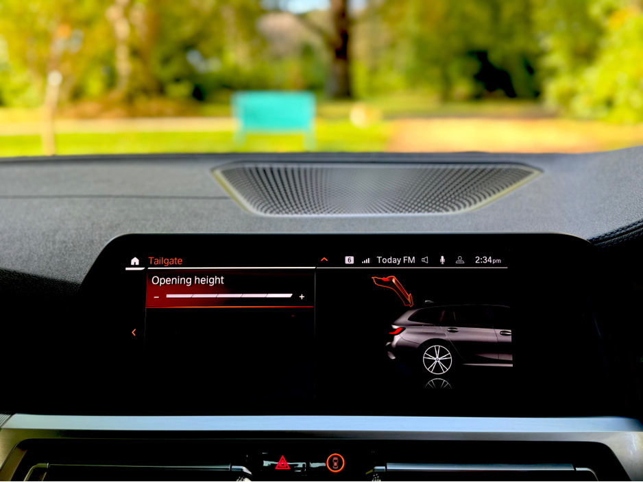 2020 BMW 3 Series - image 39