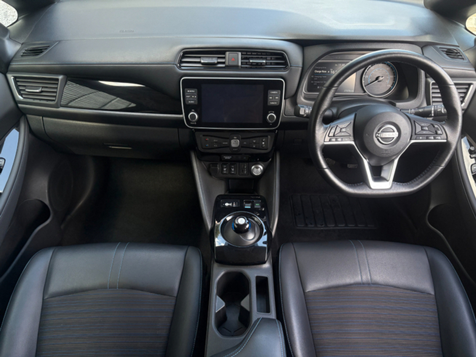 2022 Nissan Leaf - image 7