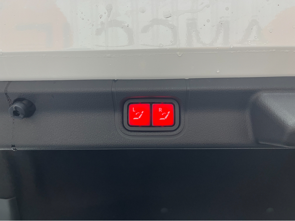 2023 Mercedes-Benz EQE €47950 2023 MERCEDES-BENZ EQE 350+ AUTOMATIC / CRUISE CONTROL / 360° PARKING CAMERA / ELECTRIC MEMORY HEATED & MASSAGING SEATS / PANORAMIC SUNROOF / PADDLE SHIFTERS / AMBIENT LIGHTS / APPLE CARPLAY €47,950