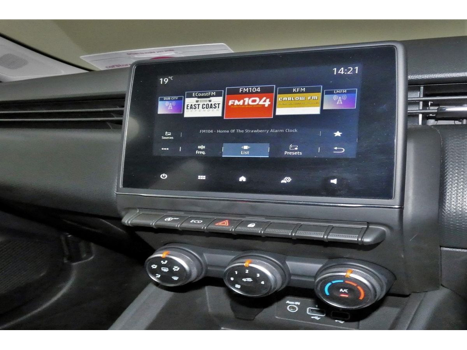 2022 Renault Clio - image 21