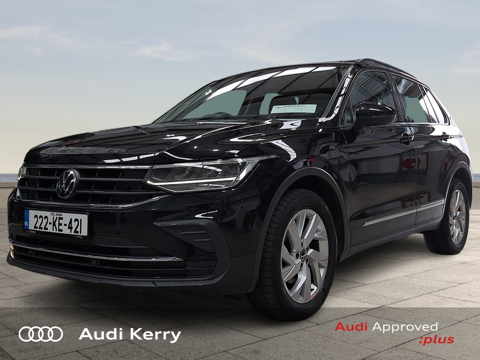 2022 Volkswagen Tiguan - image 3