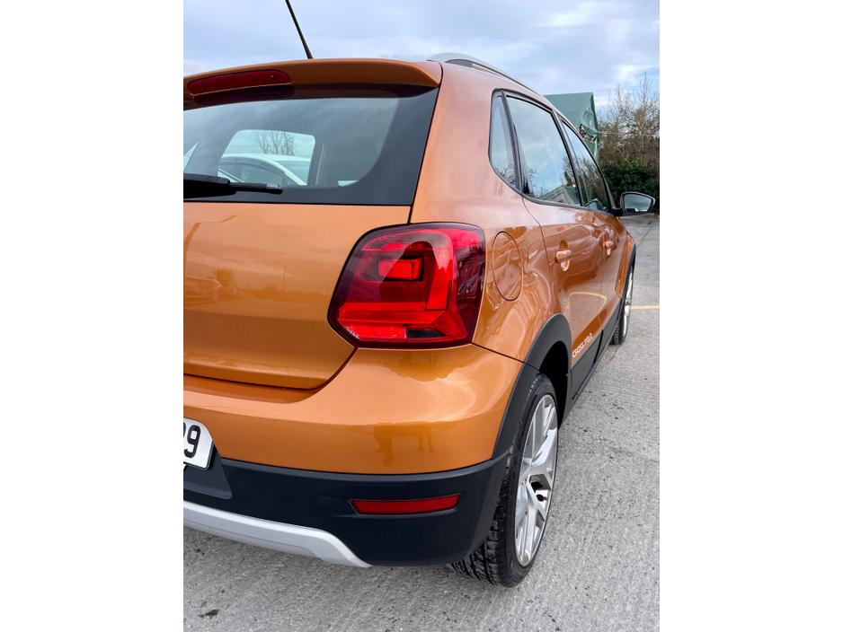 2015 Volkswagen Polo - image 9