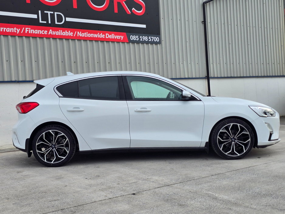 2019 Ford Focus - image 8