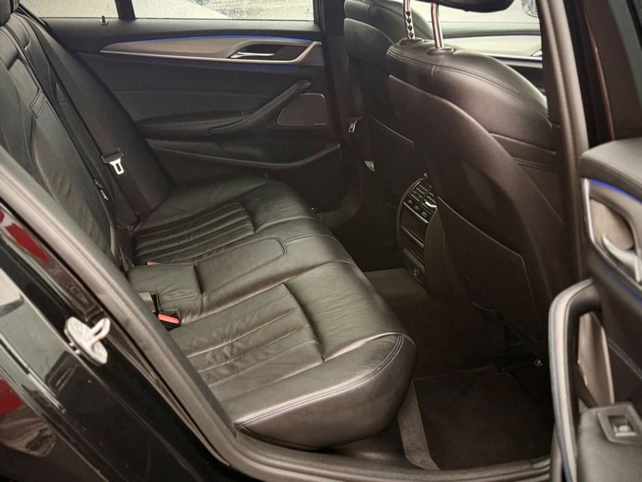 2017 BMW 5 Series - image 10