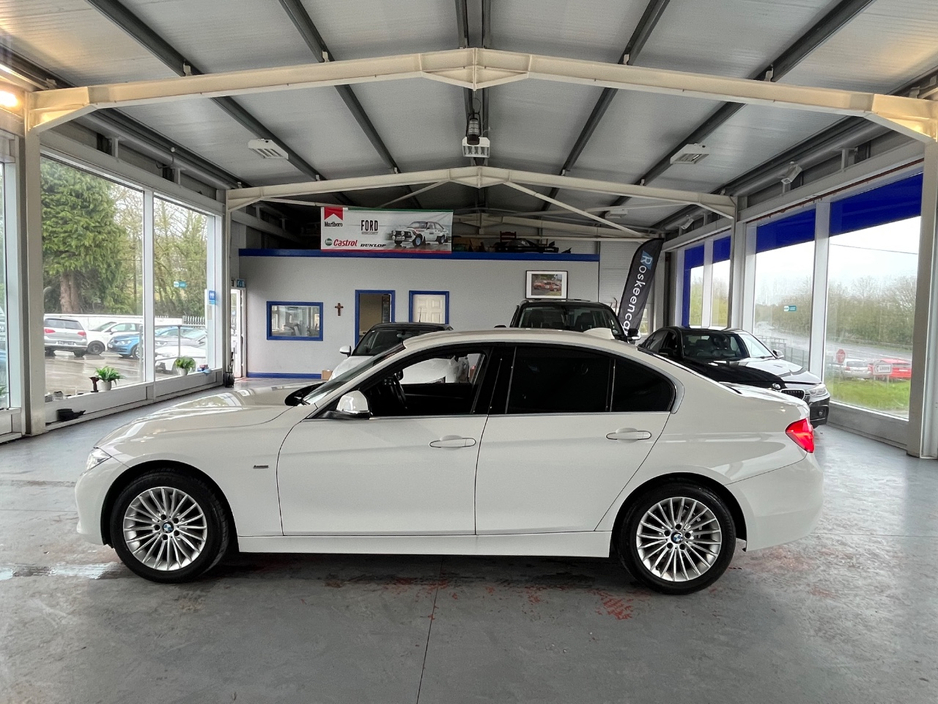 2017 BMW 3 Series - image 8