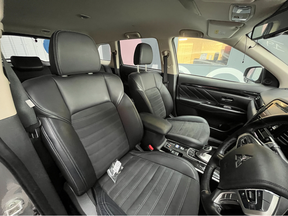 2019 Mitsubishi Outlander - image 14