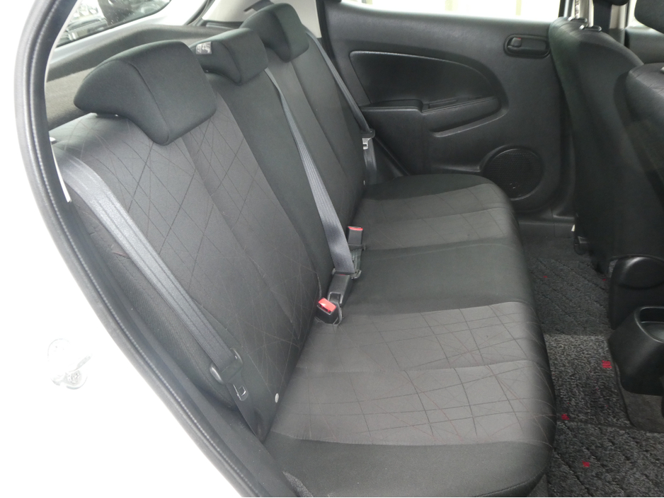 2013 Mazda Mazda2 - image 13