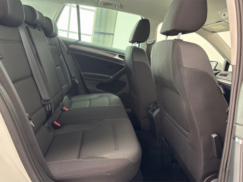 2019 Volkswagen Golf COMFORTLINE**TOUCHSCREEN MEDIA**APPLE CAR PLAY**REVERSE CAMERA**PARKING SENSORS**MULTIFUNCTIONAL STEERING WHEEL**CRUSIE CONTROL**DUAL CLIMATE**CLOTH SEATS**ELECTRIC WINDOWS**AIRCONDITIONING**ISOFIX** €19,995