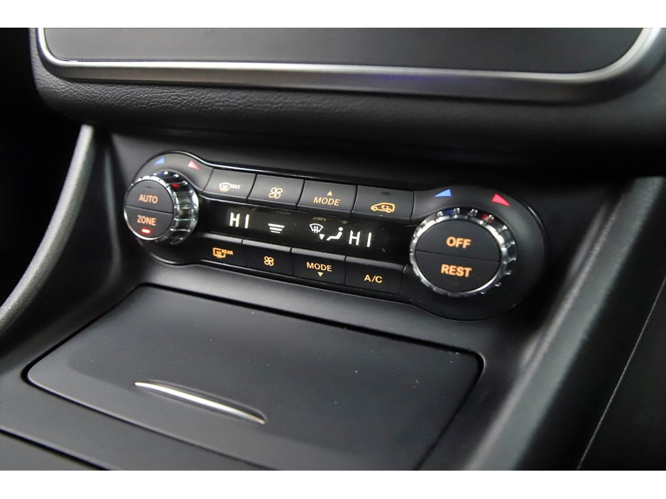 2016 Mercedes-Benz GLA Class GLA 180*FULL TAN MEMO LEATHER SEATS*REVERSE CAM*PARK SENSORS* €19,890