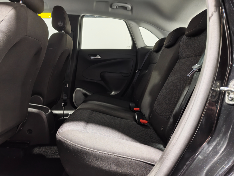 2023 Opel Crossland X - image 11