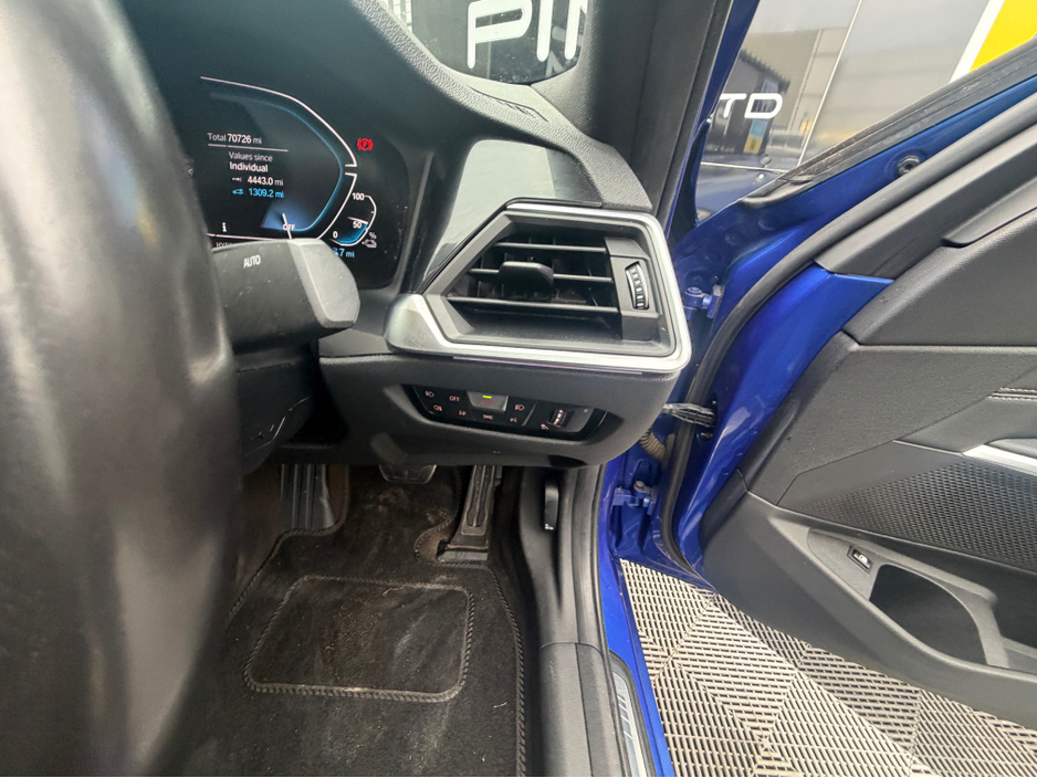 2020 BMW 3 Series - image 24