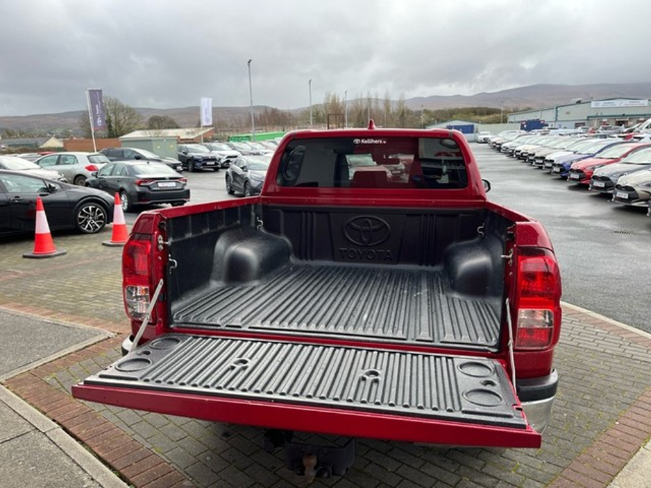 2022 Toyota Hilux 2.8 SR5 D/CAB AUTO 4DR €41,950