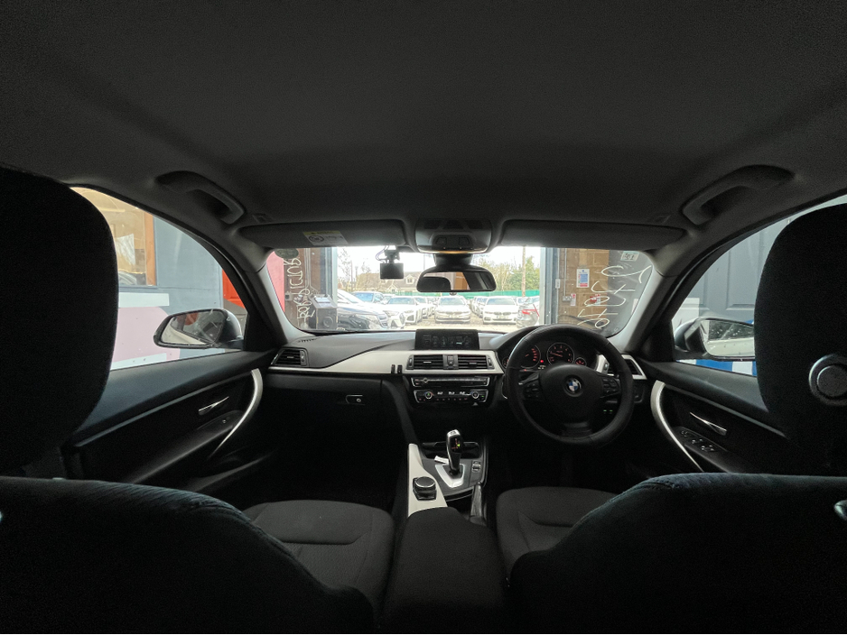 2017 BMW 3 Series - image 16