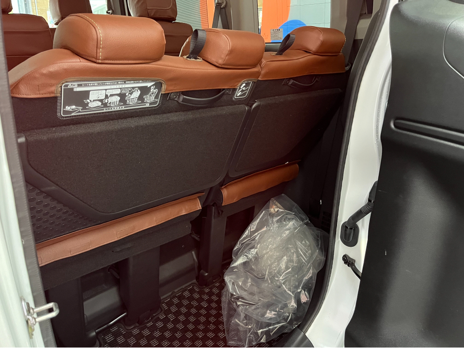 2021 Honda Stepwagon - image 8