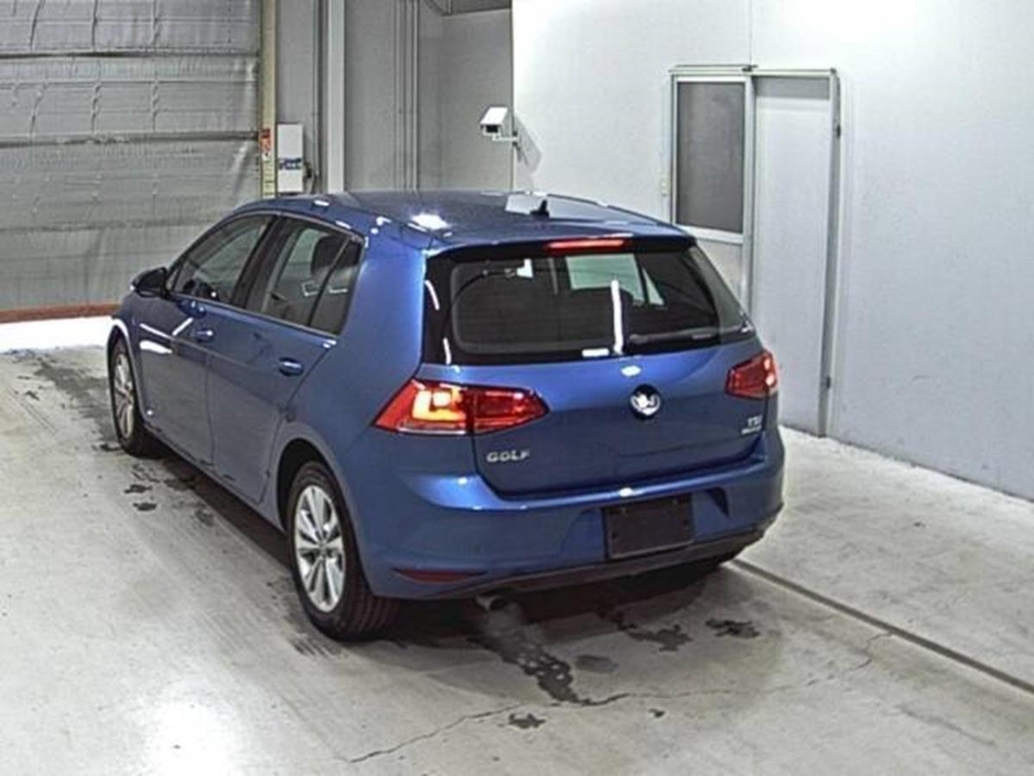 2014 Volkswagen Golf - image 4