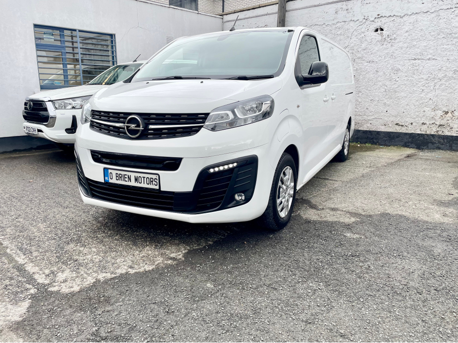 2022 Opel Vivaro - image 37
