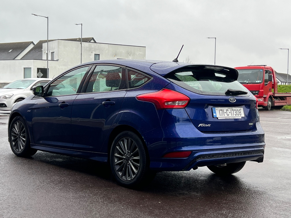 2017 Ford Focus - image 12