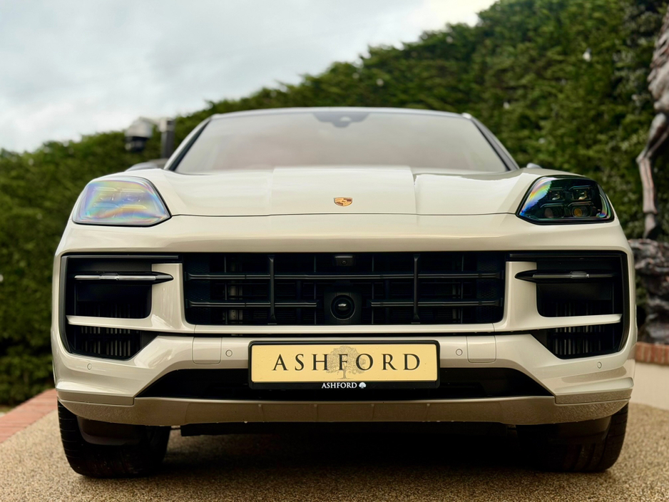 2024 Porsche Cayenne - image 2