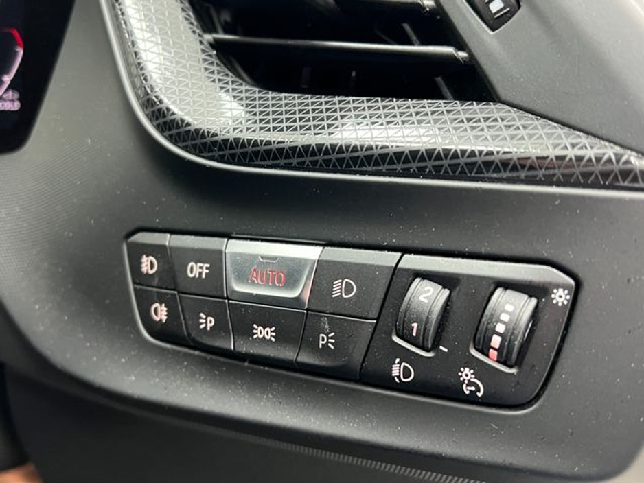 2023 BMW 1 Series - image 25