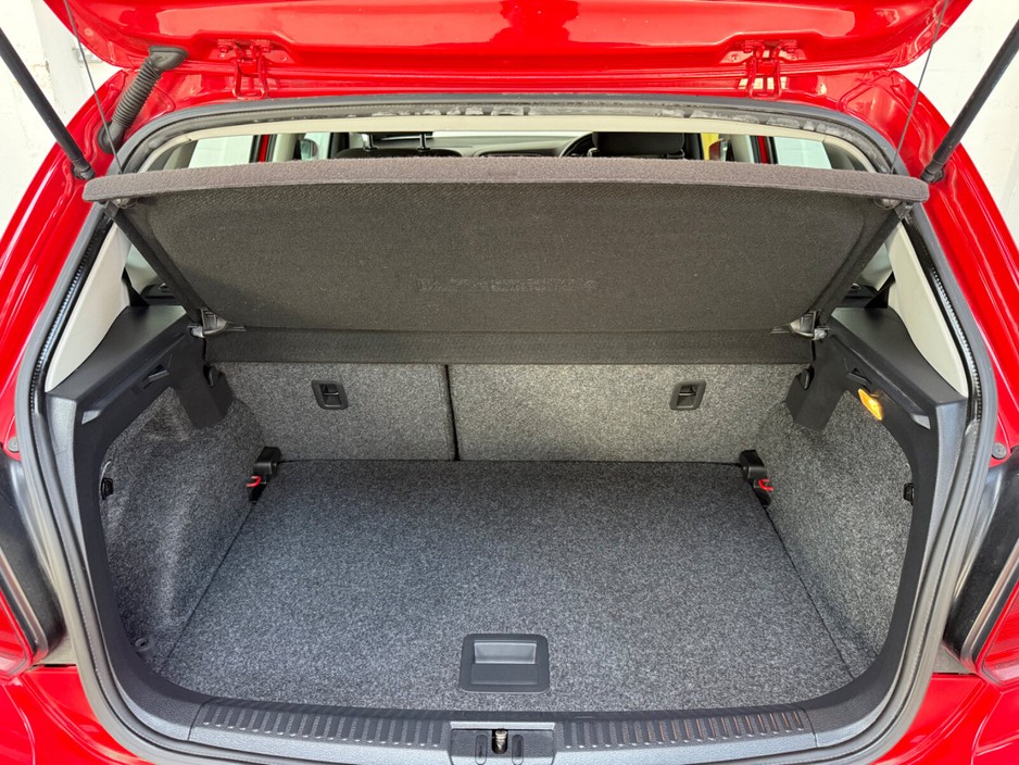 2016 Volkswagen Polo - image 23